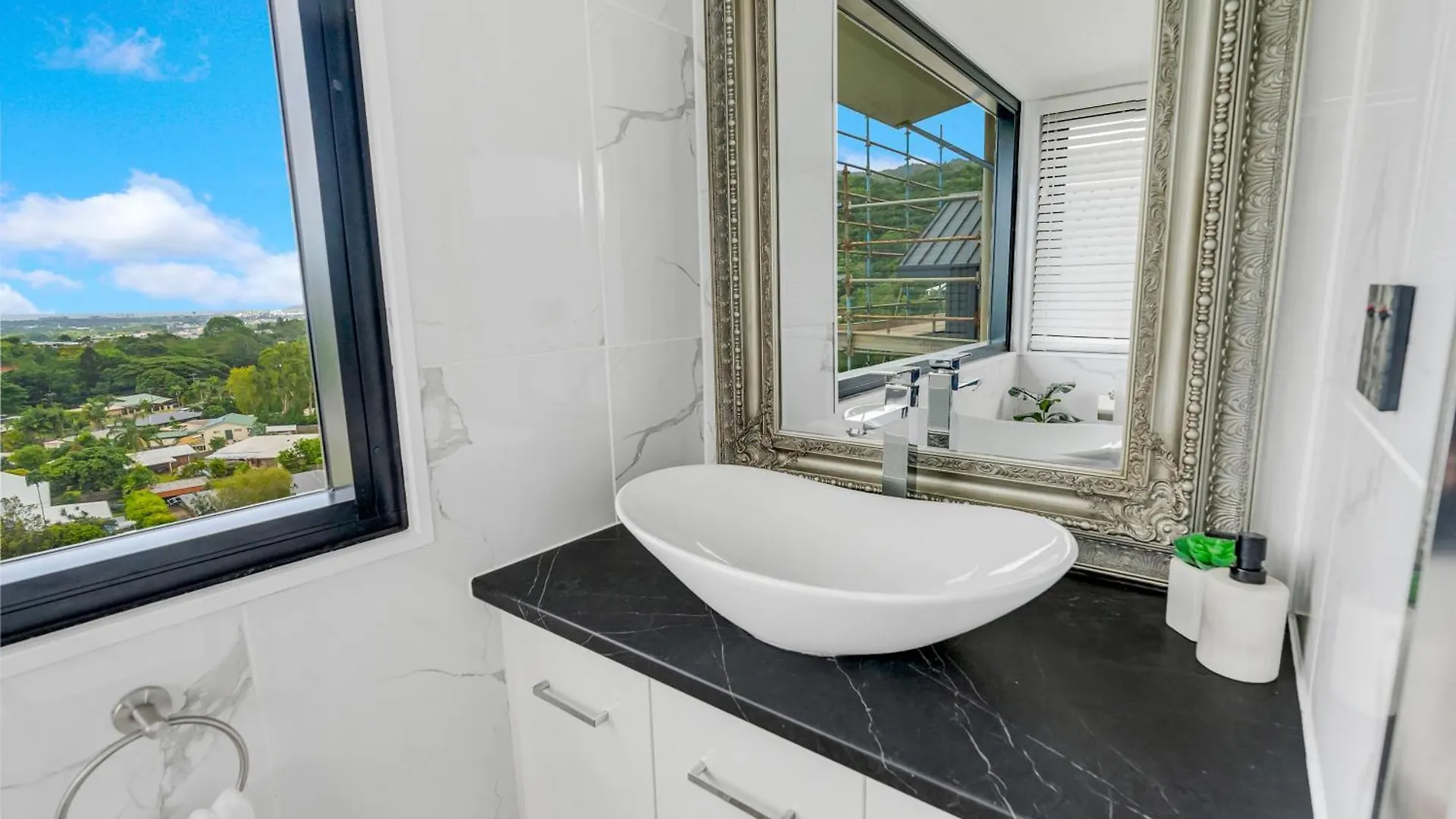 Apartament Sky High - Peaceful Jacuzzi Panorama Bayview Heights